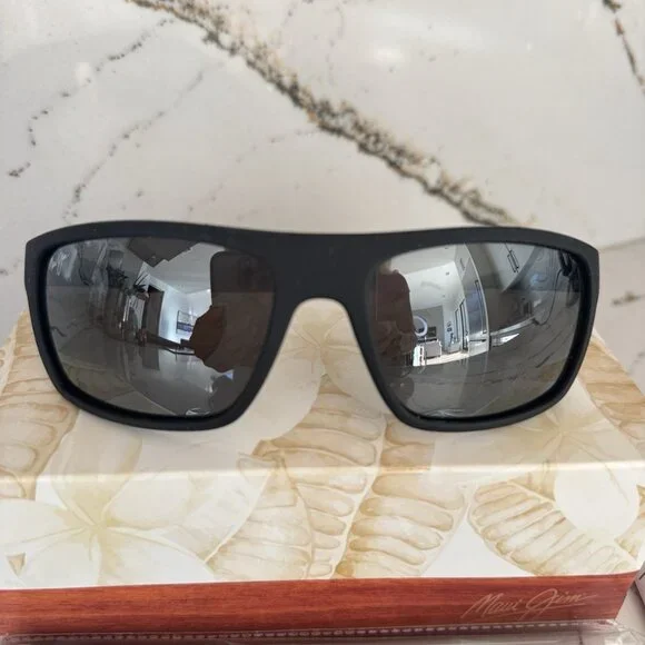 Maui Jim BYRON BAY Polarized Sunglasses 746-02MR Matte Black Rubber Neutral Grey - Picture 3 of 8